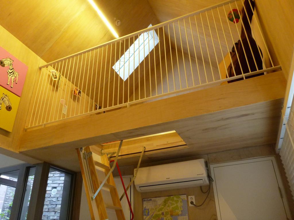 Inside Busan Hostel Exteriör bild