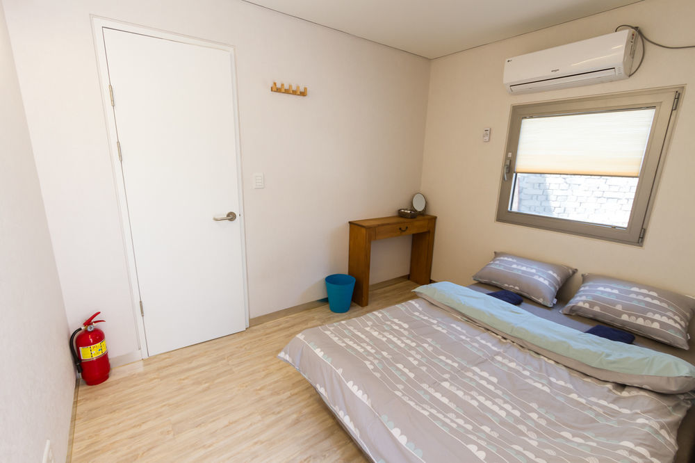 Inside Busan Hostel Exteriör bild