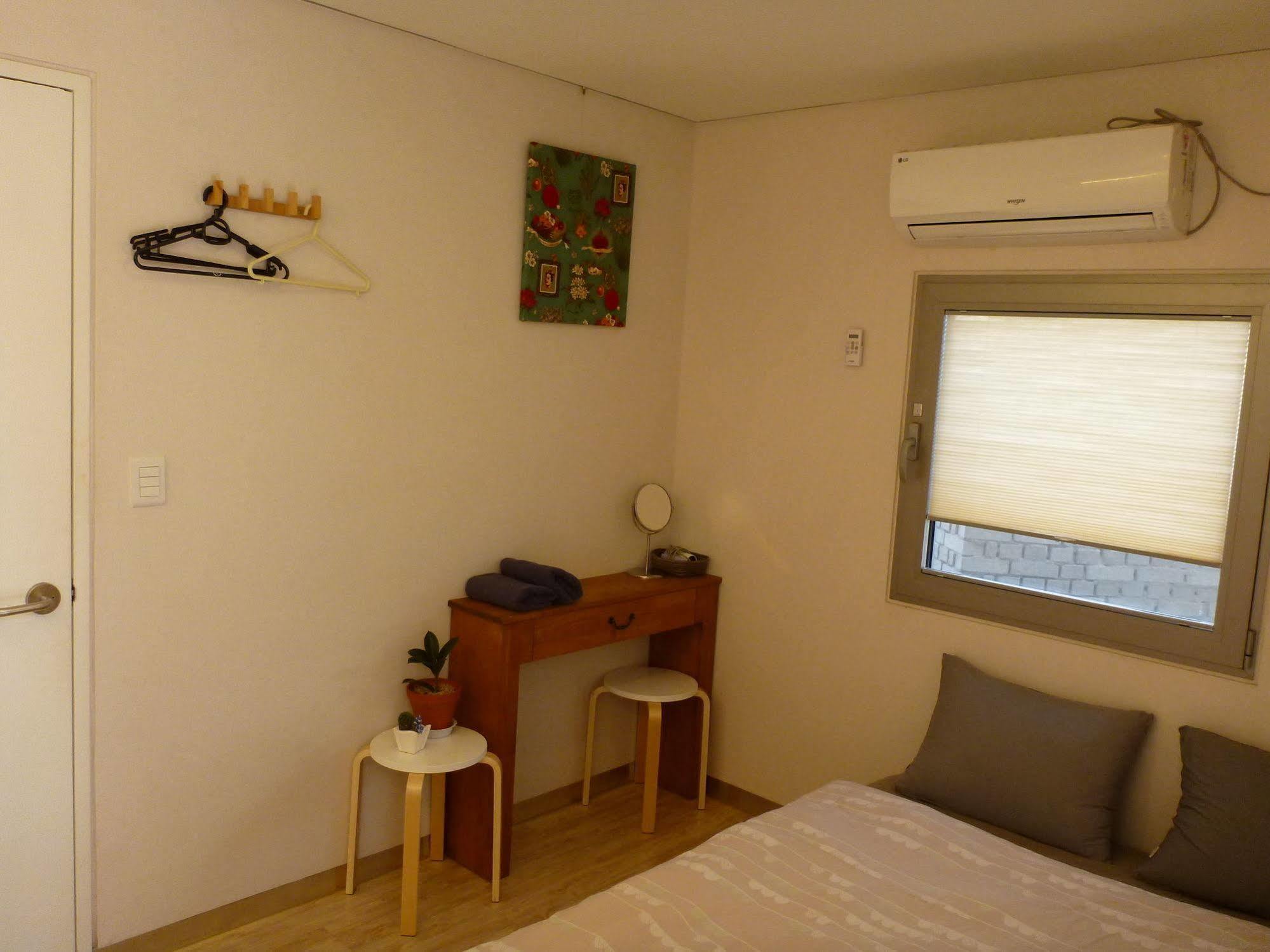 Inside Busan Hostel Exteriör bild